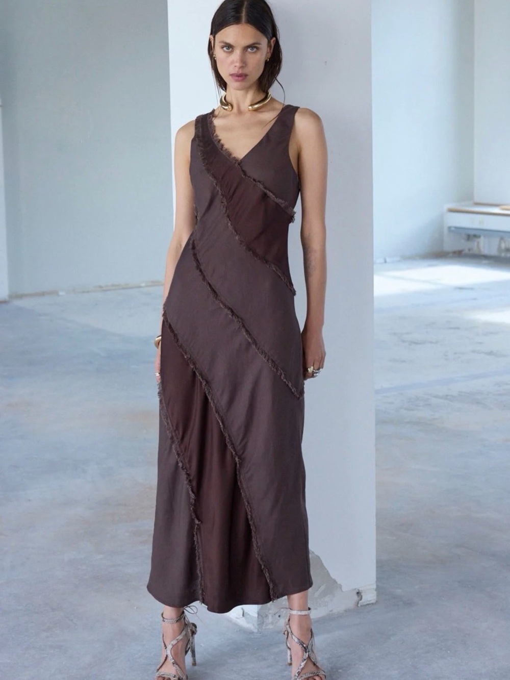 V-Neck linen blend Sleeveless Maxi Dress in Chocolate Brown size US 4